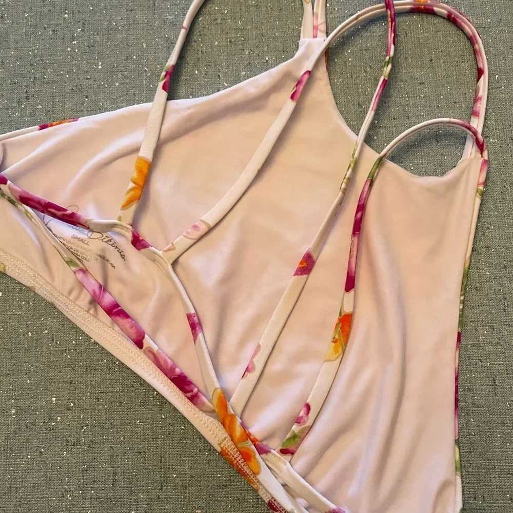 Frankie's Bikinis Floral Bikini Top‎